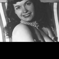 BETTIE PAGE #5 BLACK BAG PHOTO CVR (MR)